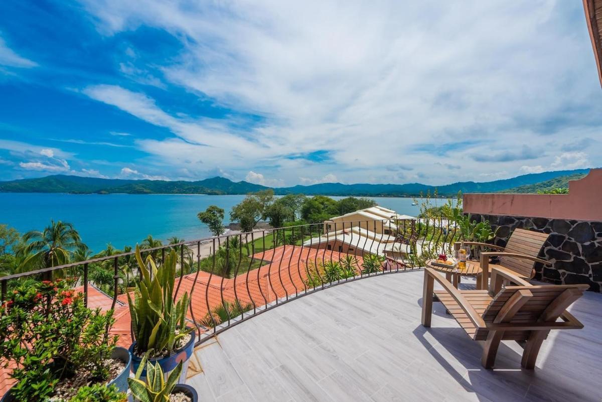 Oceanfront Newly Interior Renovated Apartment *
